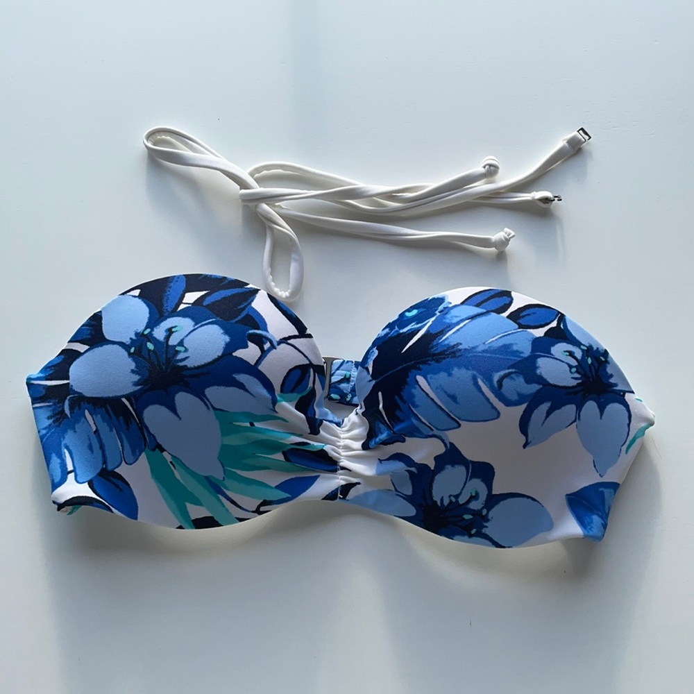🦄5/25 Hollister bikini top